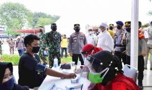 Panglima TNI dan Kapolri Tinjau Lokasi Vaksinasi Massal di Cibis Park