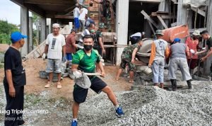 Kasdim Sintang Pimpin Langsung Kerja Bhakti di Masjid Syuhada