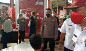 Kapolres Minahasa Dampingi ROR-RD Tinjau Vaksinasi Anak Sekolah