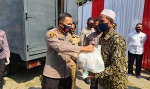 PPKM Darurat, Kapolres Serang dan Wakapolres Serang Bagikan 600 Paket Sembako