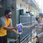 Angjangsana Kapolres Serang Kekediaman Anggota Polres yang Sedang Menjalani Isoman