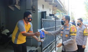 Angjangsana Kapolres Serang Kekediaman Anggota Polres yang Sedang Menjalani Isoman