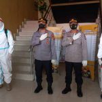 Untuk Hindari Virus Covid-19 Polres Minahasa Lakukan Penyemprotan Disinfektan