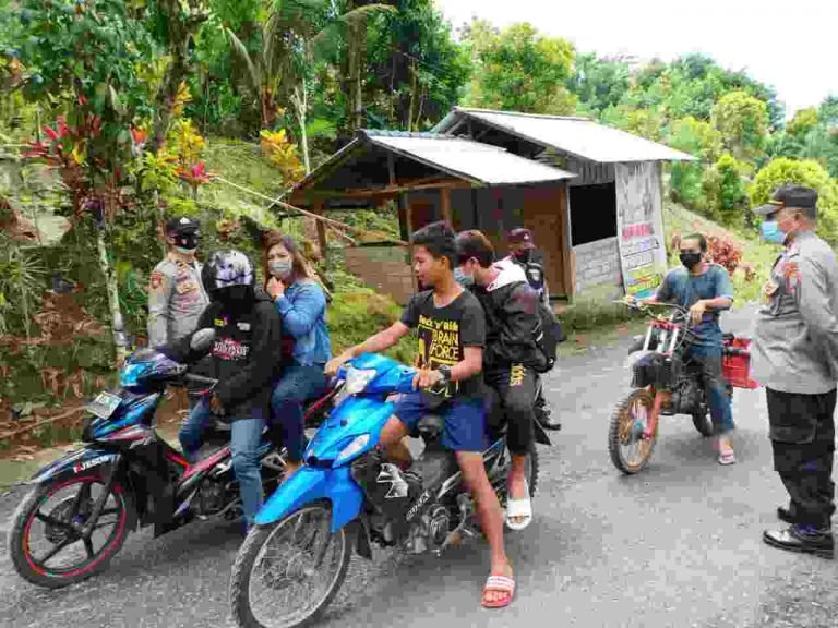 Jefri Pimpin Operasi Yustisi di Depan Kantor Polsek