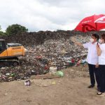 Peduli Rakyat, Walikota Andrei dan Istrinya Irene Blusukan ke TPA Sumompo Dihari Libur