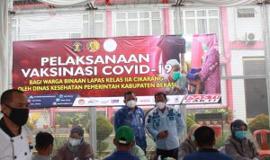 Warga Binaan Pemasyarakatan Lapas Cikarang Lakukan Vaksinasi Covid-19