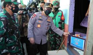 Bagi Bansos, Kapolri: Polda Se-Indonesia Gelar Patroli Skala Besar 