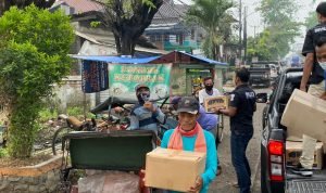 Dua Ratus Paket Sembako di Bagikan Satreskrim Polres Metro Bekasi