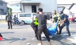 Pengendara Motor Tewas Terlindas Saat Menabrak Penyebrang di Citawa Kibin