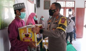 PPKM Level 3, Jajaran Polres Serang Salurkan Bansos ke Ponpes Tadibul Ahkam Tunjung Teja