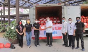 Pemkot Tangsel Bagikan Sembako Untuk Warga Jalani Isolasi Mandiri yang Berasal Dari Sinarmas Land