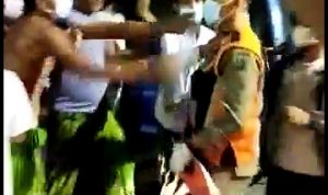 Ricuh Razia PPKM Darurat, Warga Rusak Mobil Polisi