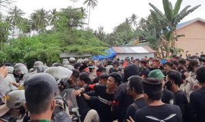 Ormas Kolut Tolak Tambang, Berujung Bentok Dengan Polisi