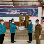 Ketua TP-PKK Sulut Rita Dondokambey Tamuntuan Serahkan Bantuan Alat Catering