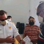 Bupati Kepulauan Talaud Elly lasut Serahkan Bantuan ke Masyarakat Miangas