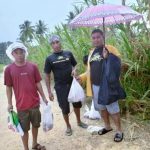 Relawan ASR Bersama DPC Gerinda Konkep Bagi Daging Kurban ke Masyarakat