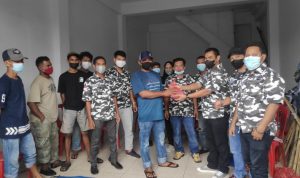 BAPERA Baubau Bagi Daging Kurban Walaupun Diguyur Hujan