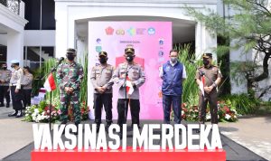 Kapolri Siapkan Strategi Capai Vaksinasi 70 Persen di Hari Kemerdekaan