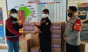 Kapolsek Krian Bagikan Sembako Kepada Jurnalis MMP