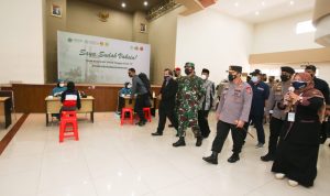 Panglima TNI dan Kapolri Tinjau Vaksinasi Massal UNISA Yogyakarta