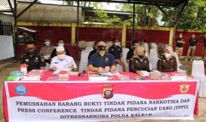 Polda Kalbar Musnahkan 3.119 Butir Pil Ekstasi dan Amankan 5 Tersangka