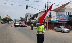 Detik-Detik Proklamasi Kemerdekaan RI ke-76, Sepanjang Jalan Cikande – Ciruas Pengendara Berhenti 3 Menit