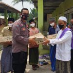 Satbinmas Polres Serang Polda Banten Salurkan Bansos ke Ponpes Hijayatudarain Songgom