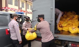 Alumni Akpol 1993 Salurkan Bansos di Daerah Hukum Polres Serang