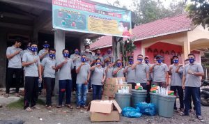 Kegiatan Pembagian Masker dan Hand Sanitizer di Desa Hilinamazihono