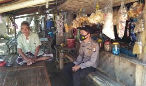 Sambangi Warga, Anggota Bhabinkamtibmas Polsek Tirtayasa Himbau AKB