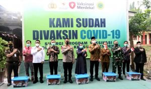 Danrem 064/MY Dampingi Kapolda Banten Tinjau Serbuan Vaksin Massal di Ponpes Ikhlas Salman Al-Farisiy