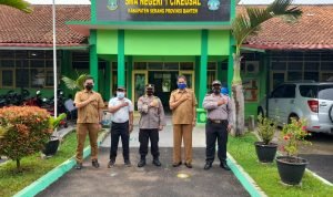 Kapolsek Cikeusal Monitoring PTMT di sekolah-sekolah wilayah kecamatan Cikeusal