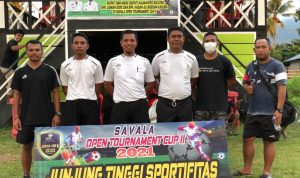 Wasit PSSI Halmahera Selatan Ikut Ambil Bagian Dalam Pertandingan Penggalangan Dana di Desa Kupal