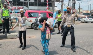 Ops Patuh Maung 2021, Satlantas Polres Serang Bagikan Ratusan Masker dan Stiker Himbauan