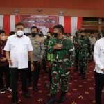 Walikota Dampingi Gubernur Olly Tinjau pelaksanaan Vaksinasi di Politeknik Negeri Manado