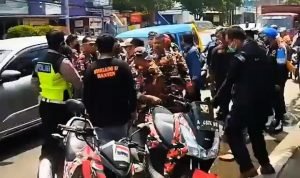 Aksi Ormas Diduga Hendak Tutup Jalan Raya, Personel Polres Serang Kota Bertindak Tegas
