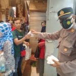 Polsek Ciruas Sosialisasikan dan Bagikan Masker Gratis
