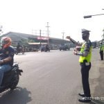 Personil Satlantas Polres Serang Gatur Lalin di Keluar Tol Cikande dan Gorda