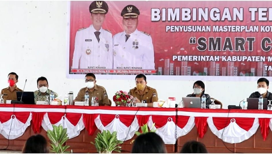 Christian Tanor Wakili Bupati Minahasa ROR Buka Bimtek Smart City Tahap III 2 10 55 48 Bimtek master plan smart city