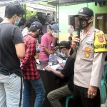 Bhabinkamtibmas Polsek Cikande Polres Serang Laksanakan Giat Monitoring Vaksinasi di Desa Binaan