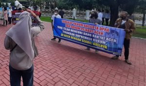 Heboh, Gubernur Aceh Kembali Didemo! Padahal Baru Sembuh Sakit