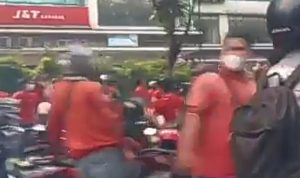 Ratusan Kurir J&T Express Demo Keluhkan Kebijakan Baru