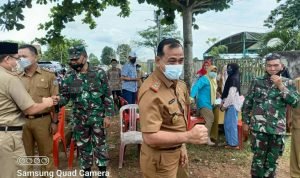 Kapten Inf Liswandi Dampingi Plh Bupati OKU Tinjau Keroyokan Vaksin