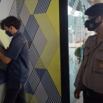 Polres Serang Polda Banten melaksanakan pengawalan pengisian ATM