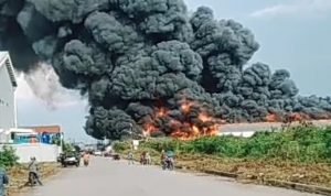 Pabrik Korek Api di Pakuhaji Tangerang Terbakar