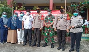 Kapolresto Tangerang Kota Sambangi Vaksinasi Presisi TNI Polri di SDN Kreo 01 Larangan