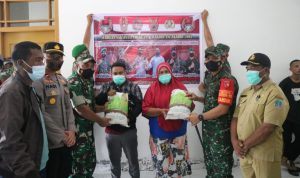 Selain Pantau Pelaksanaan Serbuan Vaksinasi Akbari 2021, Dandim 1509/Labuha Berbagi Sembako