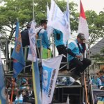 Satbrimob Polda Banten Lakukan Pengamanan Unjuk Rasa Aliansi Buruh di Plotingan Pintu 2 KP3B