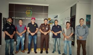 IWO Minahasa Audience Dengan Kajari Diky Octavia