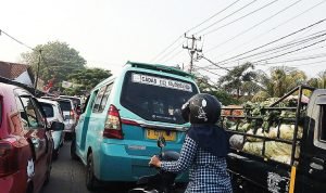 Kerap Macet di Jam Sibuk Warga Komplain Minim Petugas di Jalan Raya Mauk Tangerang